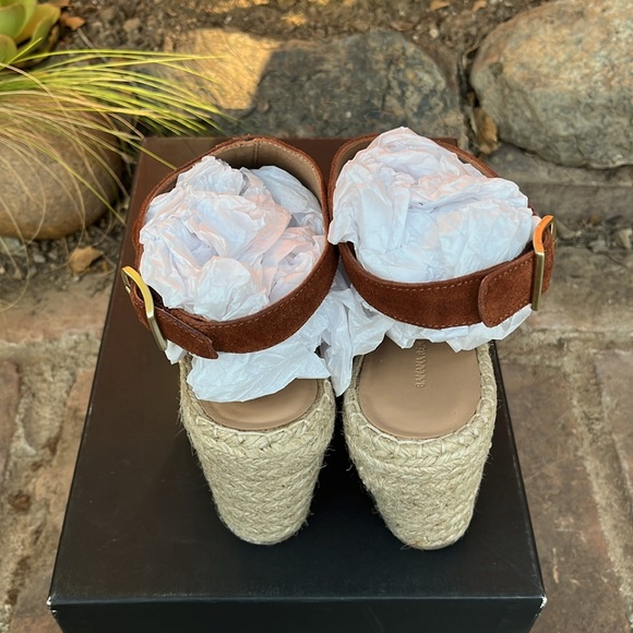 Banana Republic suede Whiskey peep toe wedge . - Picture 4 of 7